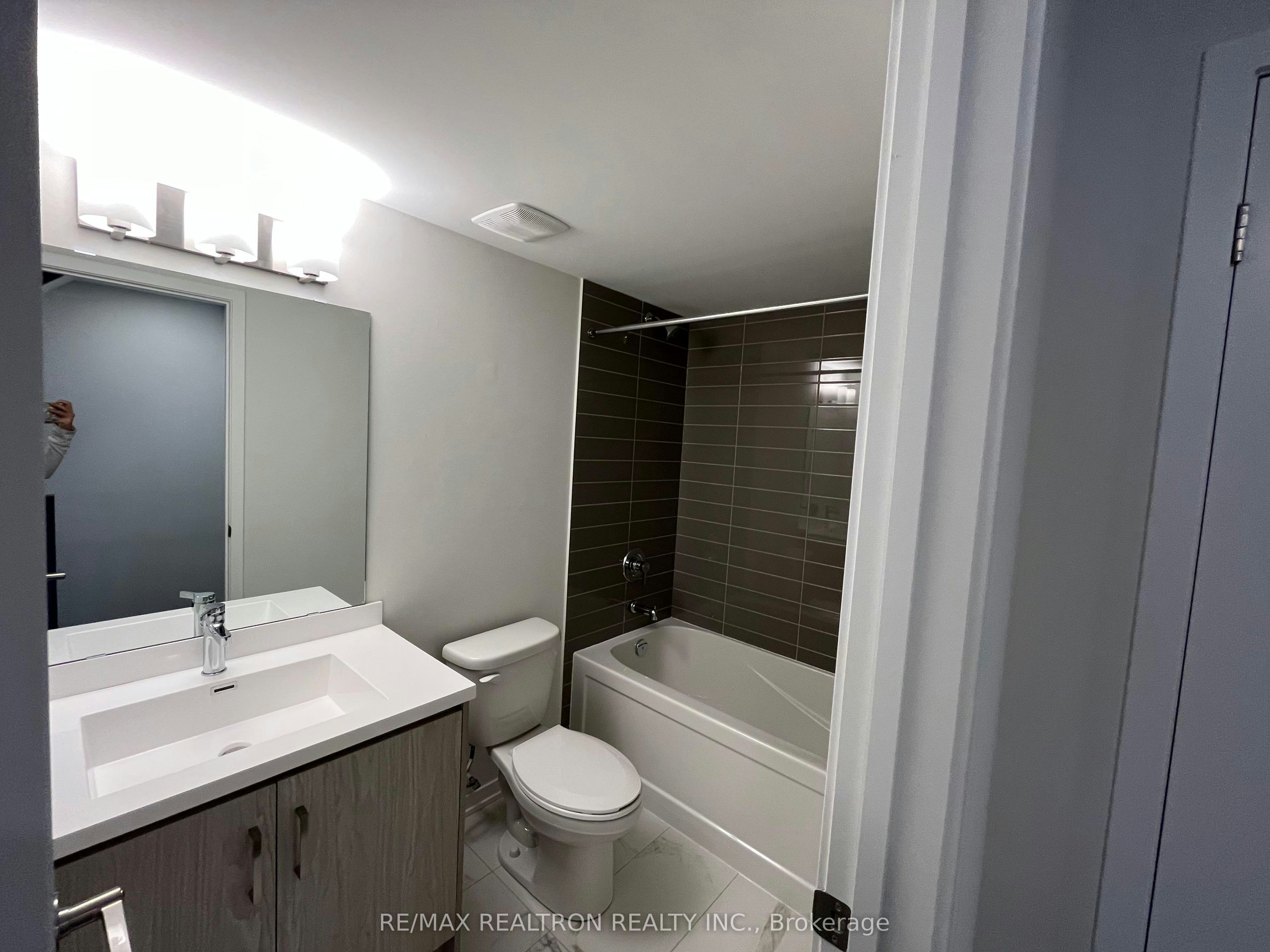 306-130 Honeycrisp Crescent, Vaughan, ON, L4K 0N7 - 9