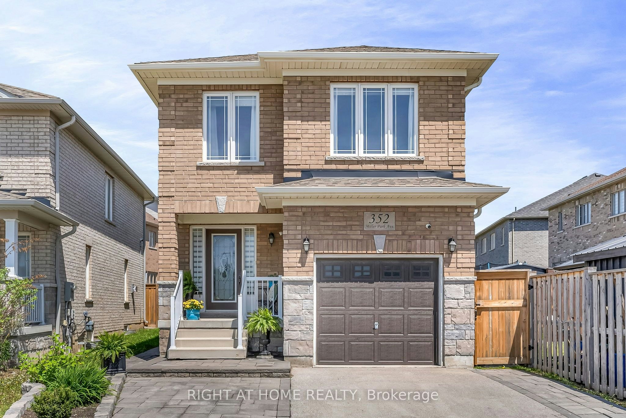 352 Miller Park Avenue, Bradford West Gwillimbury, ON, L3Z 4H5