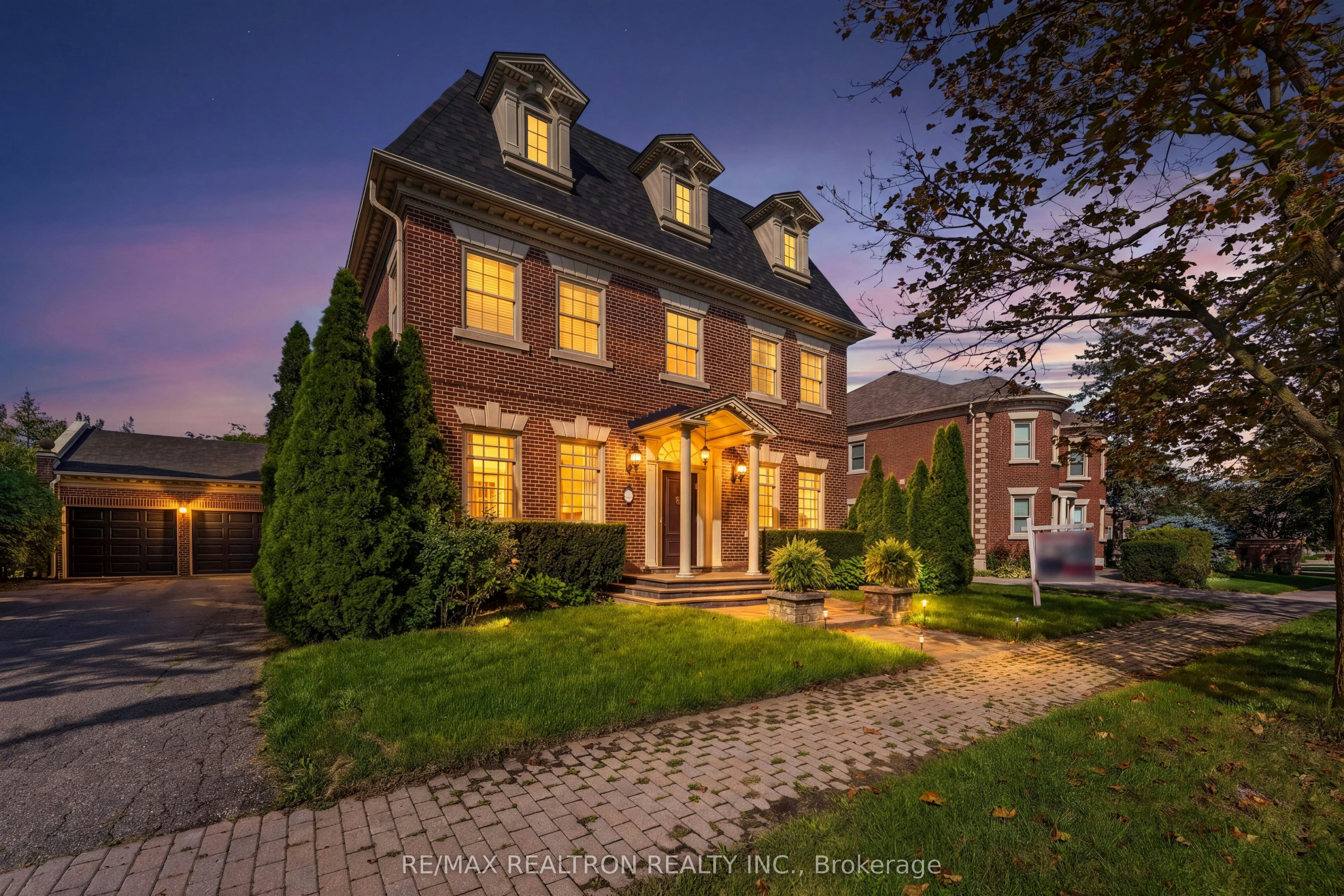 6 Oatlands Drive, Richmond Hill, ON, L4C 9P1