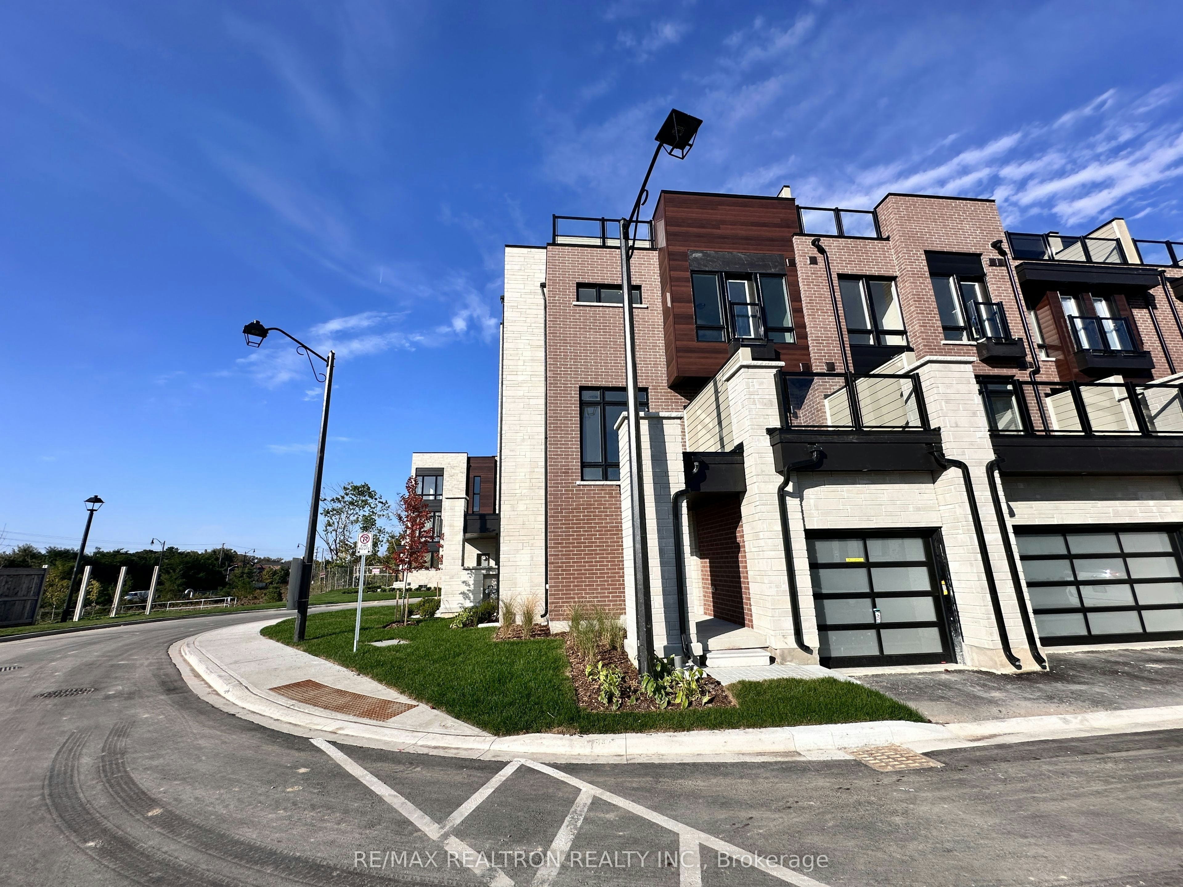 101 Credit Lane, Richmond Hill, ON, L4E 1G9 - 2