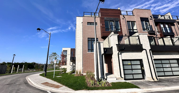 101 Credit Lane, Richmond Hill, ON, L4E 1G9 - 2