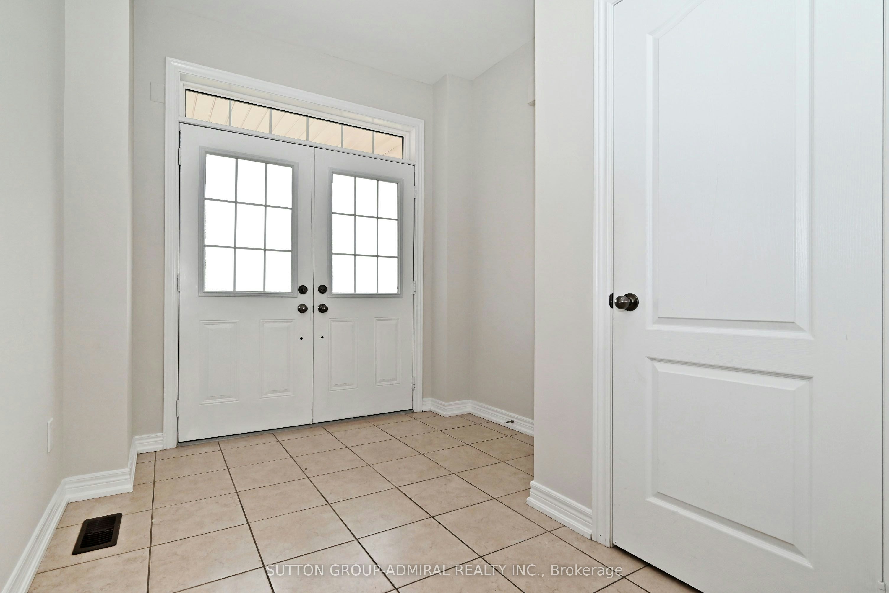 110 Southdown Avenue, Vaughan, ON, L6A 4N3 - 2