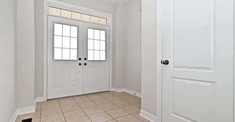 110 Southdown Avenue, Vaughan, ON, L6A 4N3 - 2