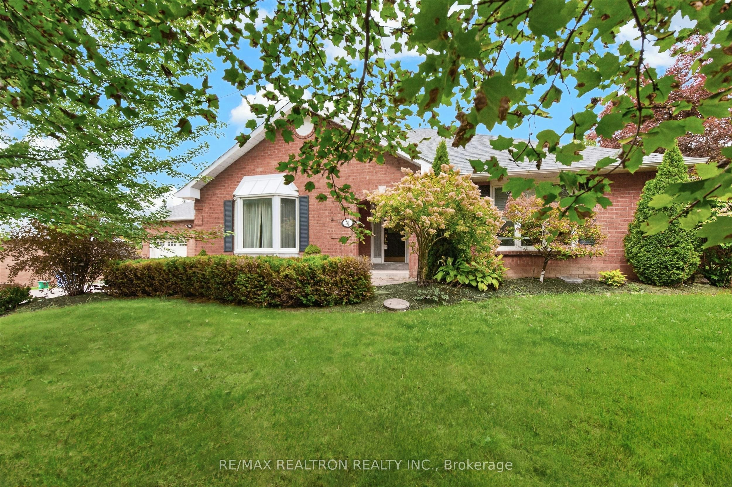 20 Arthur Hall Drive, East Gwillimbury, ON, L0G 1V0 - 4
