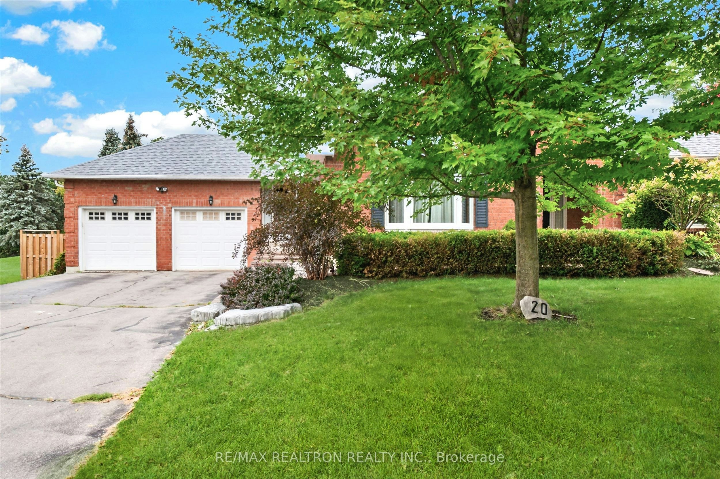 20 Arthur Hall Drive, East Gwillimbury, ON, L0G 1V0 - 2