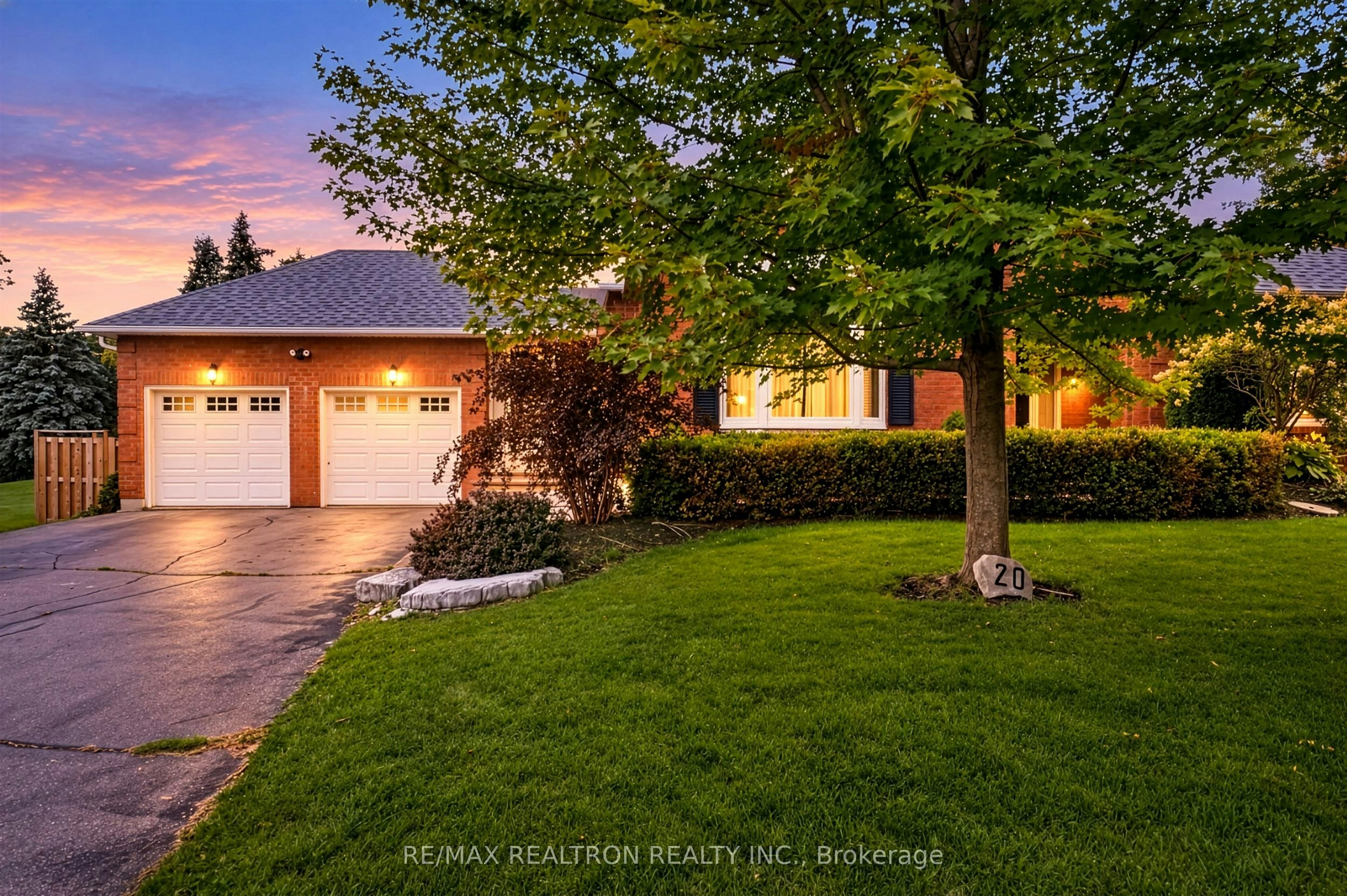 20 Arthur Hall Drive, East Gwillimbury, ON, L0G 1V0 - 3