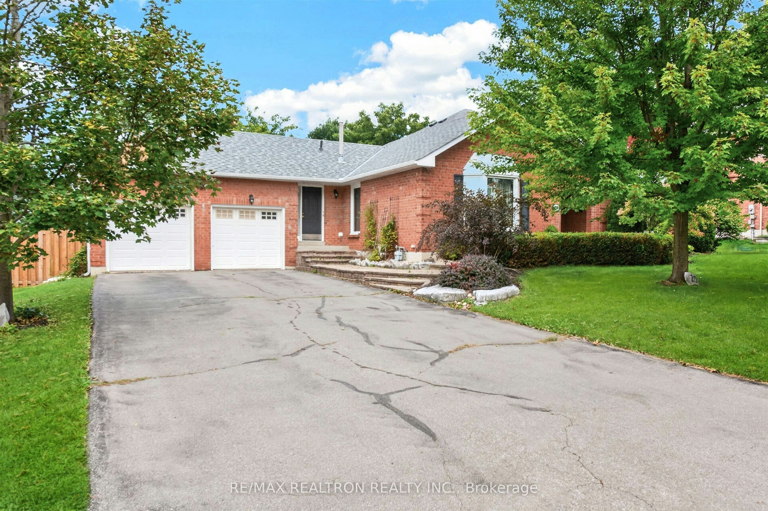 20 Arthur Hall Drive, East Gwillimbury, ON, L0G 1V0