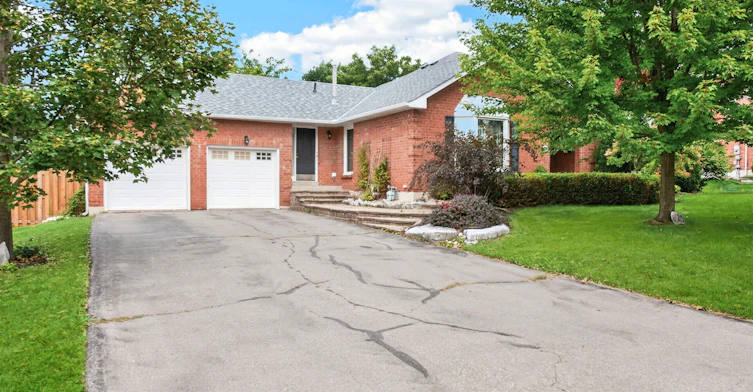 20 Arthur Hall Drive, East Gwillimbury, ON, L0G 1V0