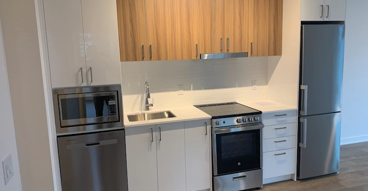 332-50 Upper Mall Way, Vaughan, ON, L4J 4P8 - 2