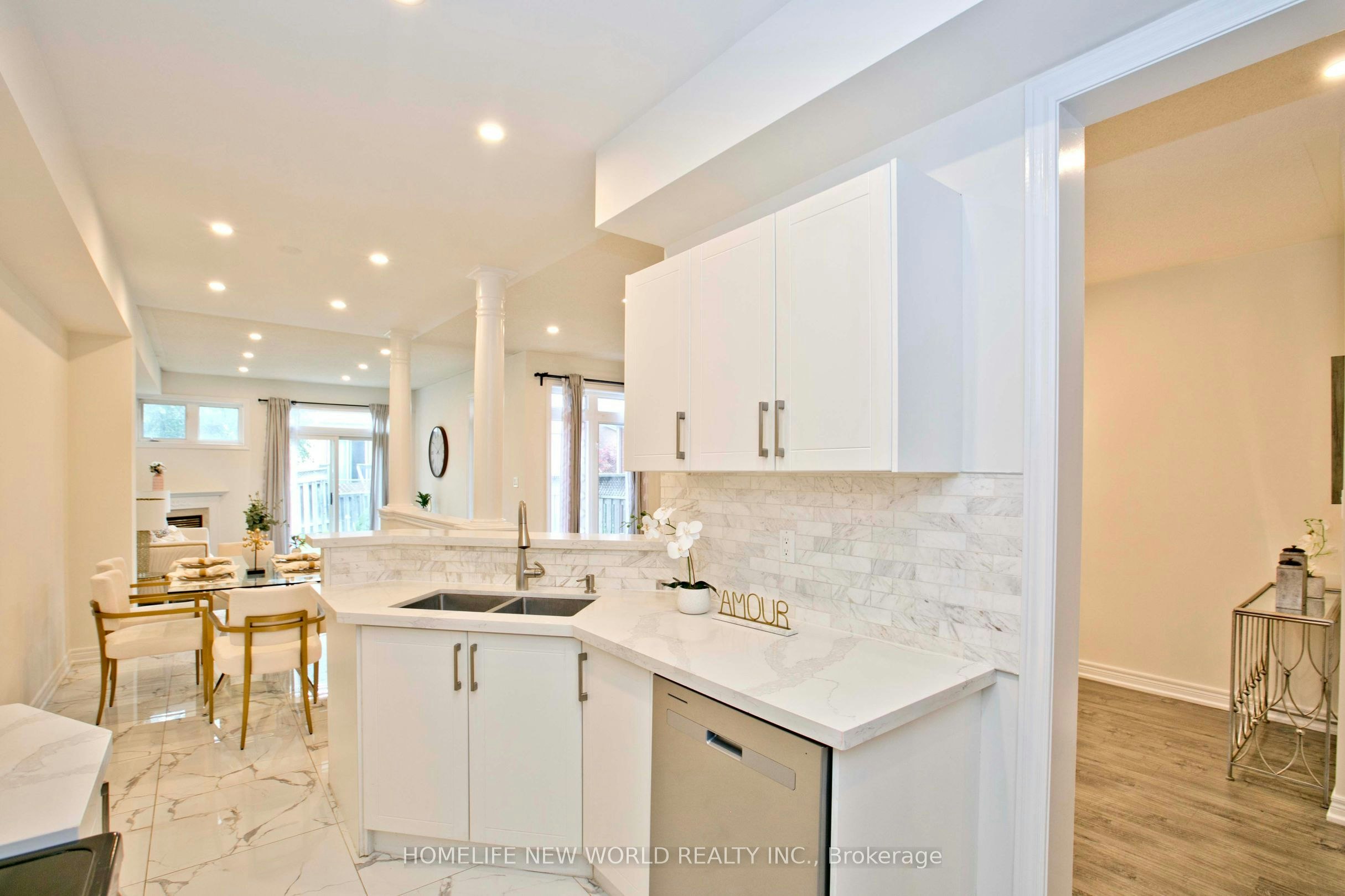 16 Venture Avenue, Richmond Hill, ON, L4S 2P2