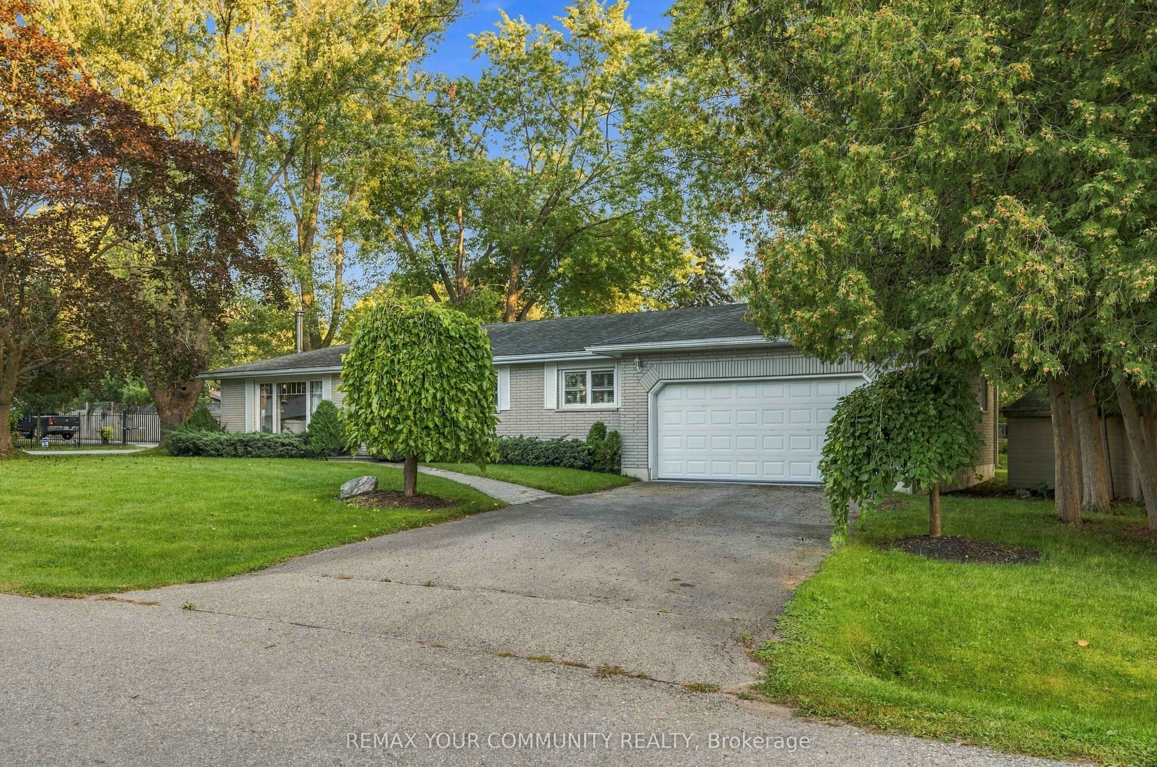 29 Medina Square, Georgina, ON, L4P 1C8
