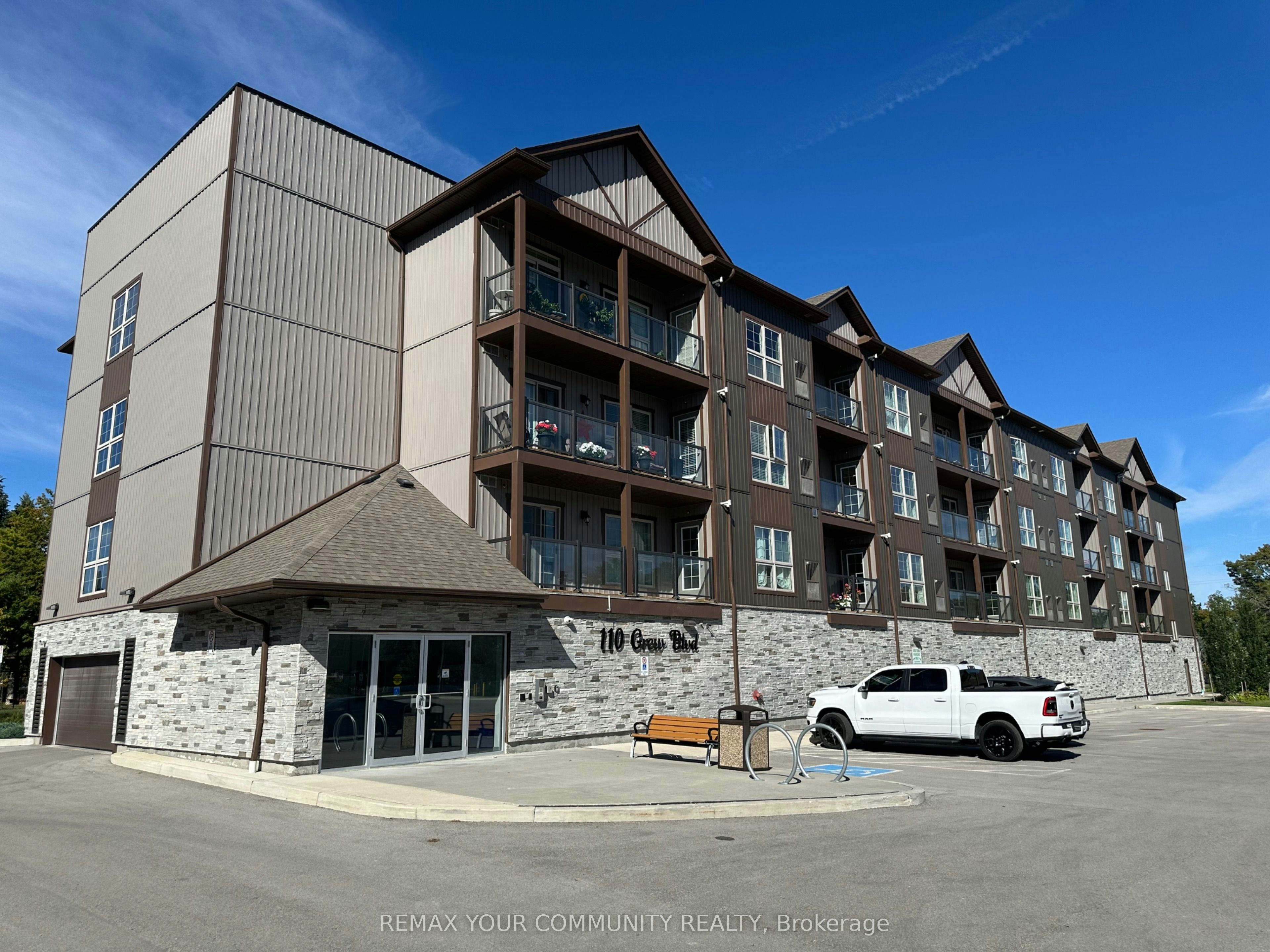202-110 Grew Boulevard W, Georgina, ON, L0E 1L0