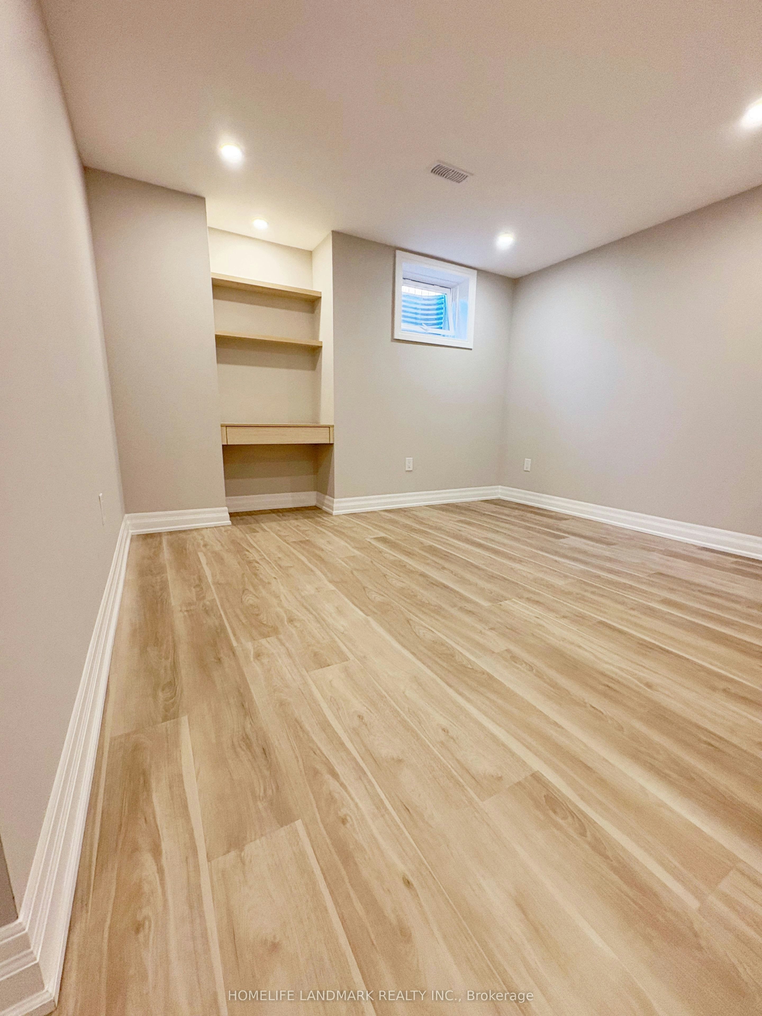 18 Halldorson Avenue, Aurora, ON, L4G 7Z2 - 8