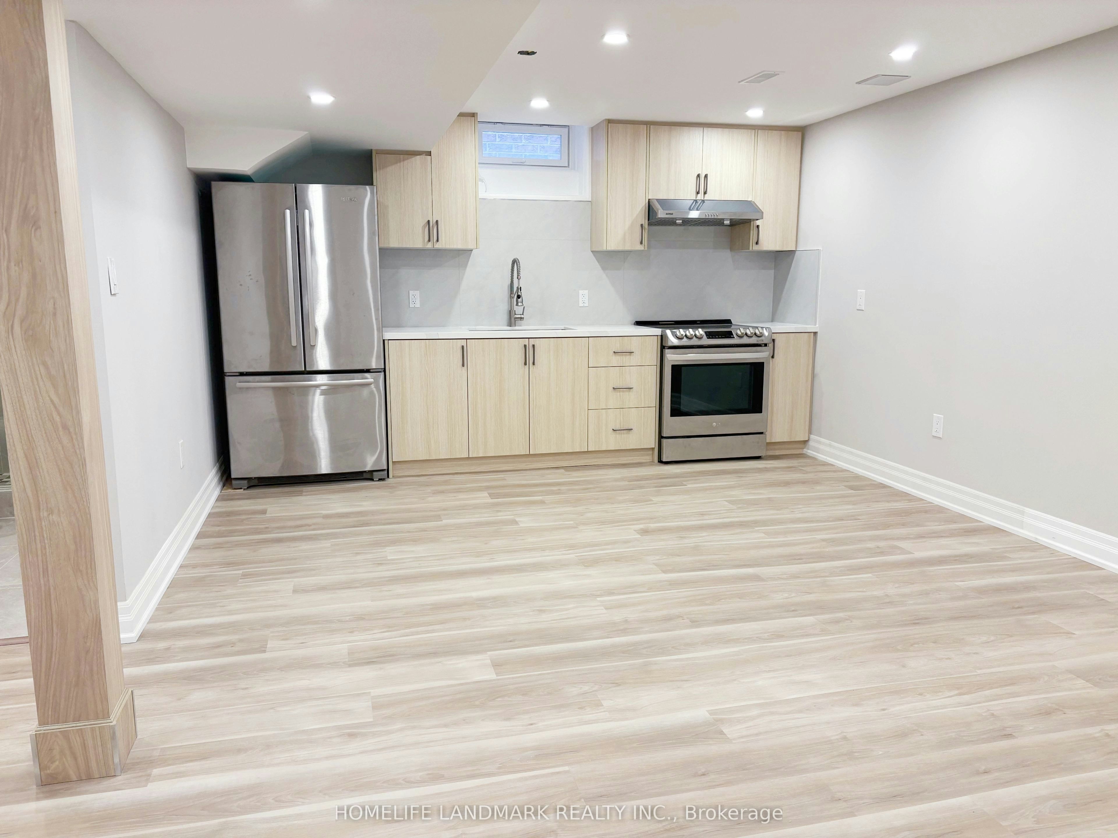 18 Halldorson Avenue, Aurora, ON, L4G 7Z2 - 3