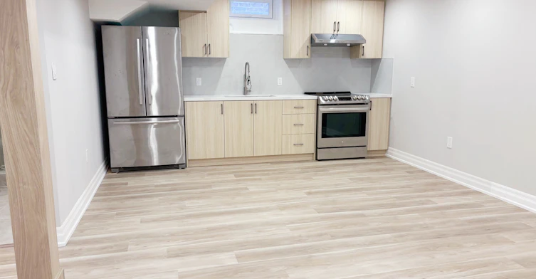 18 Halldorson Avenue, Aurora, ON, L4G 7Z2 - 3