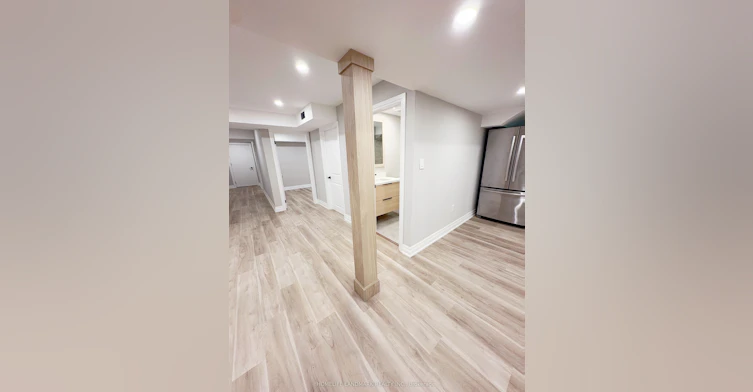 18 Halldorson Avenue, Aurora, ON, L4G 7Z2 - 13