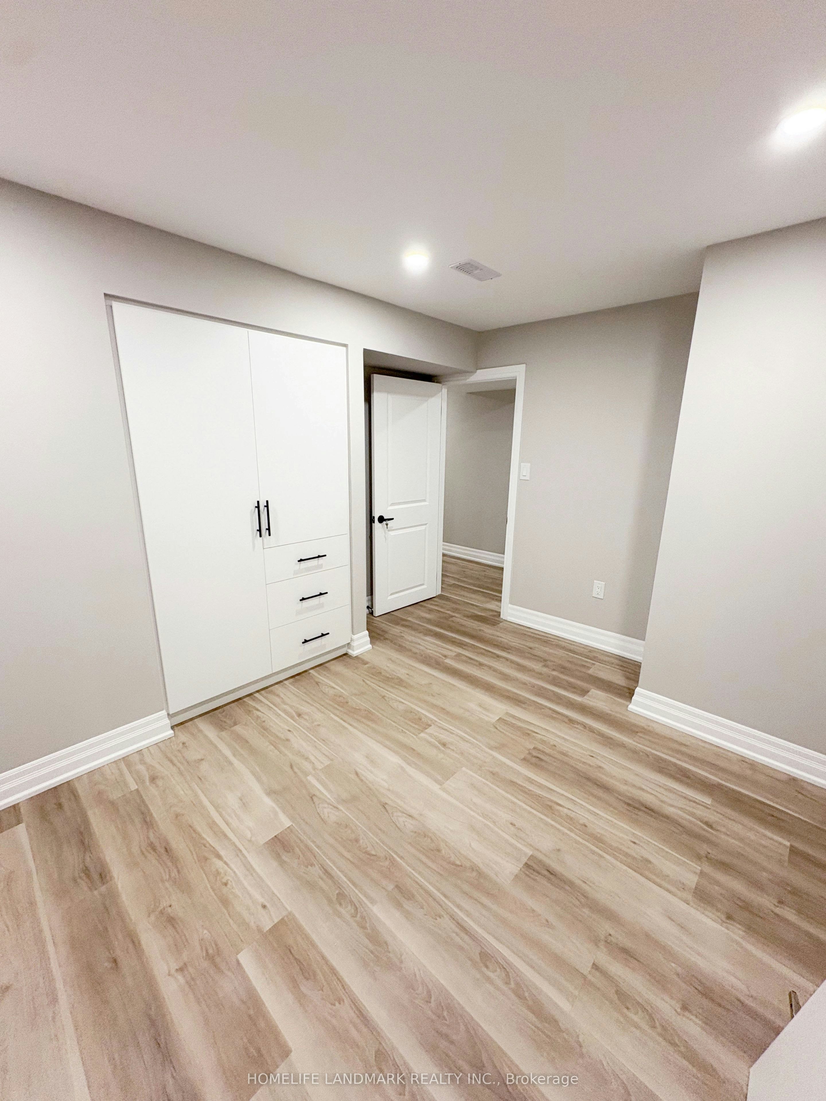 18 Halldorson Avenue, Aurora, ON, L4G 7Z2 - 12