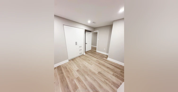 18 Halldorson Avenue, Aurora, ON, L4G 7Z2 - 12