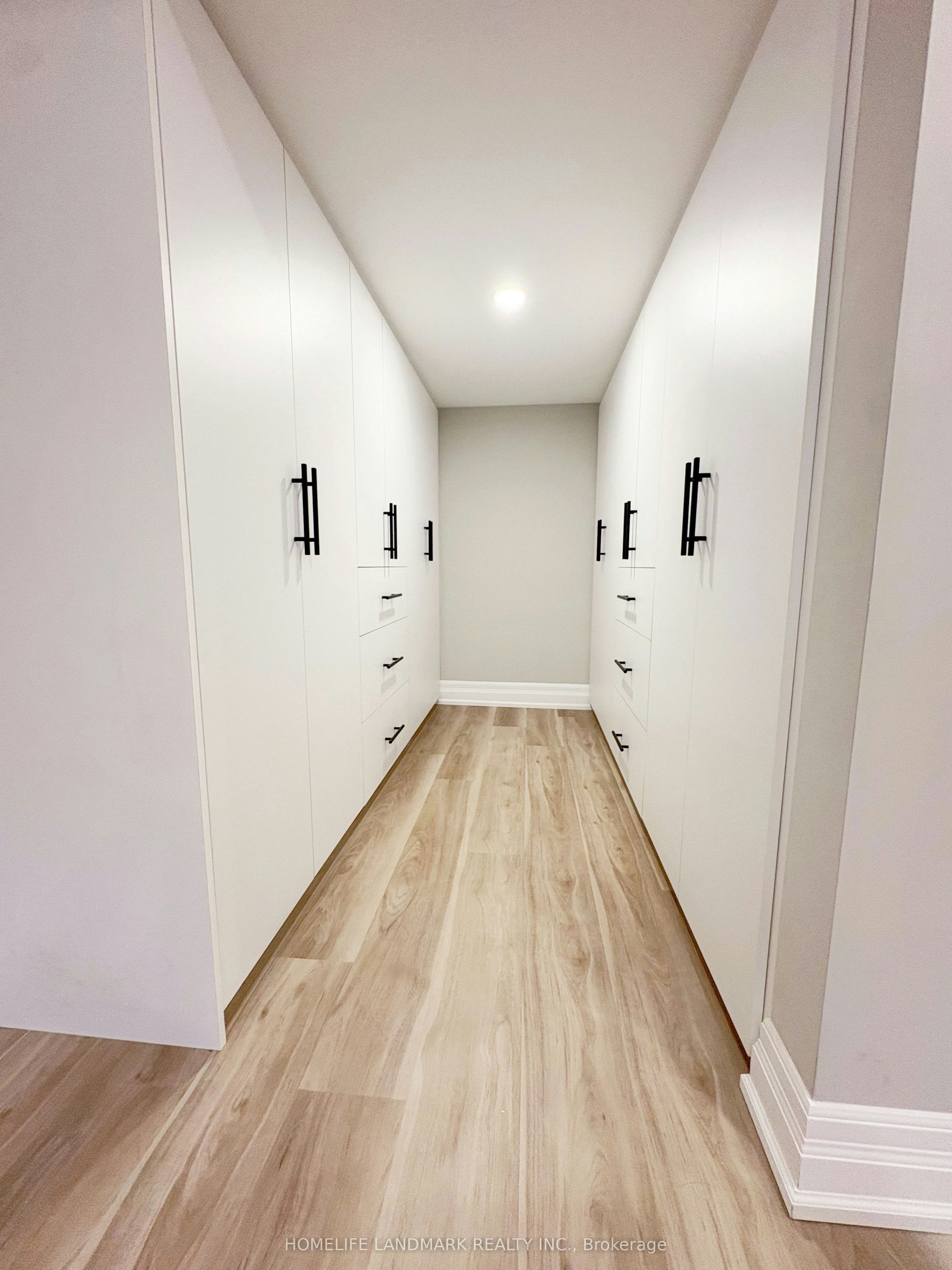 18 Halldorson Avenue, Aurora, ON, L4G 7Z2 - 10
