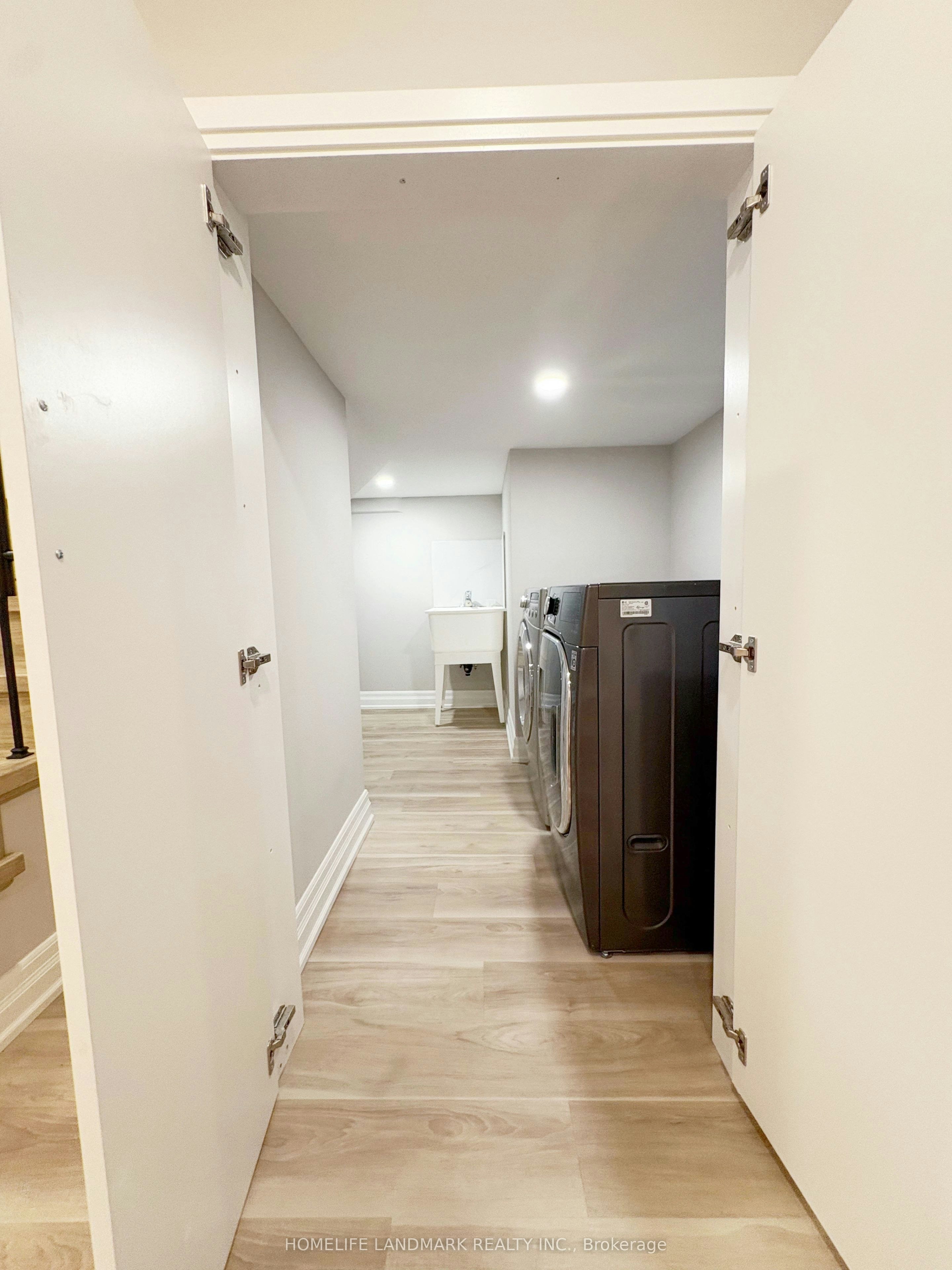 18 Halldorson Avenue, Aurora, ON, L4G 7Z2 - 7