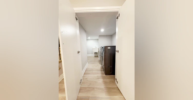 18 Halldorson Avenue, Aurora, ON, L4G 7Z2 - 7