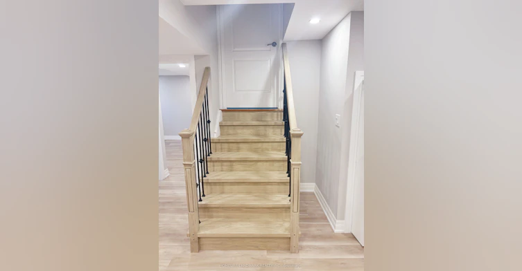 18 Halldorson Avenue, Aurora, ON, L4G 7Z2 - 2