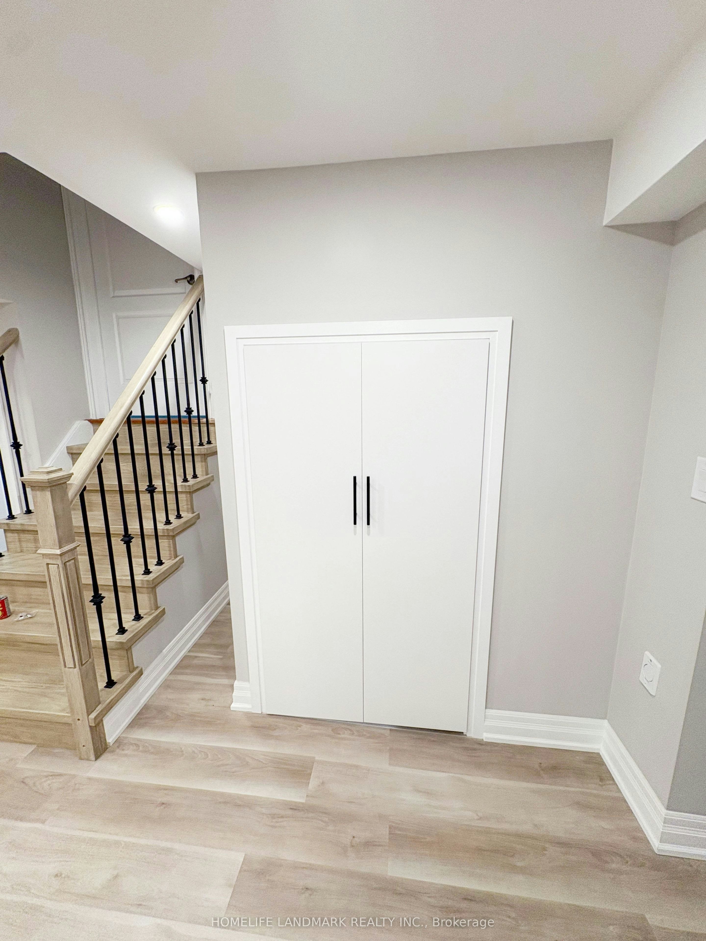 18 Halldorson Avenue, Aurora, ON, L4G 7Z2 - 6