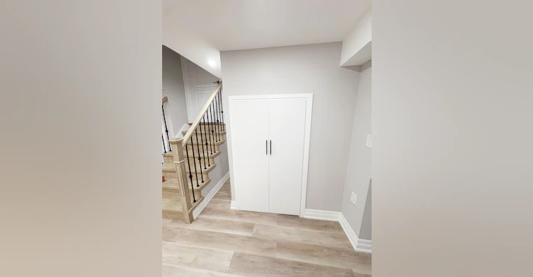18 Halldorson Avenue, Aurora, ON, L4G 7Z2 - 6