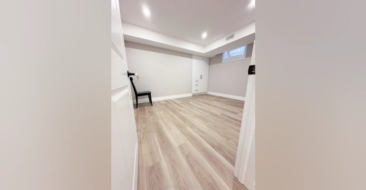 18 Halldorson Avenue, Aurora, ON, L4G 7Z2 - 5