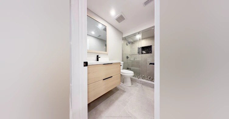 18 Halldorson Avenue, Aurora, ON, L4G 7Z2 - 4