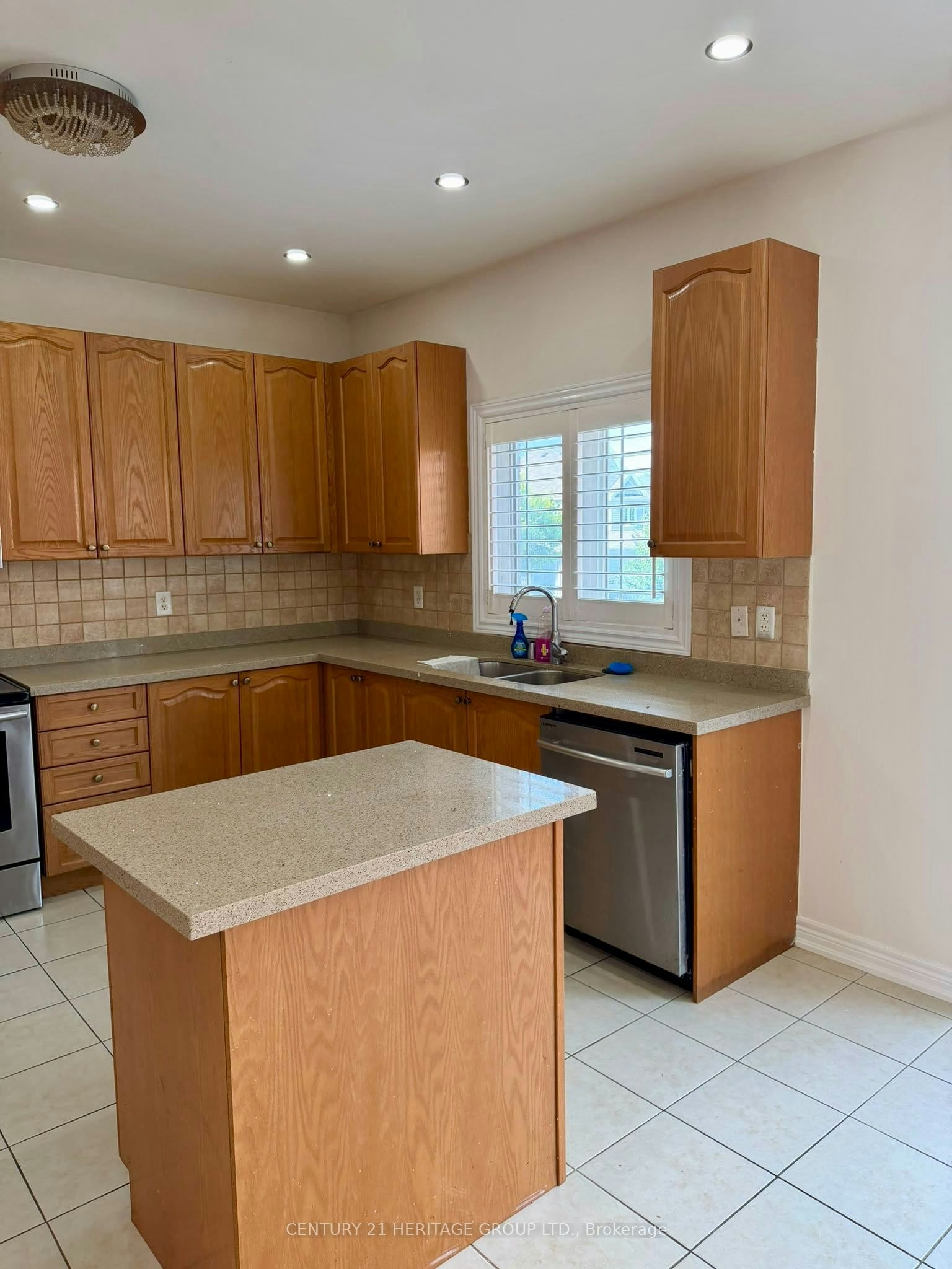 119 Laurendale Avenue, Georgina, ON, L4P 0C4 - 6