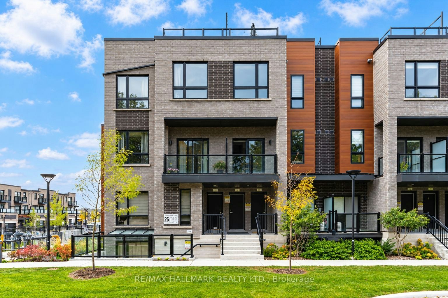 11-26 Lytham Green Circle, Newmarket, ON, L3Y 0H5