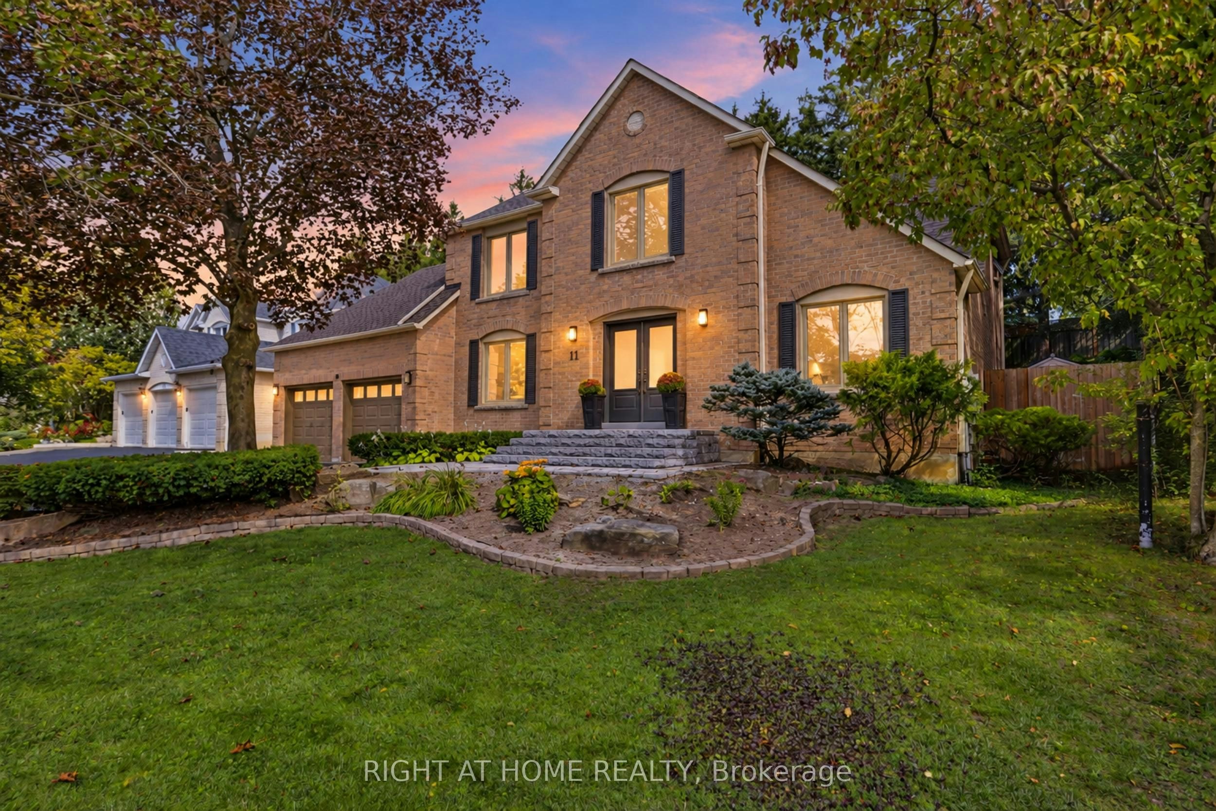 11 Harrowsmith Place, Richmond Hill, ON, L4E 2K1