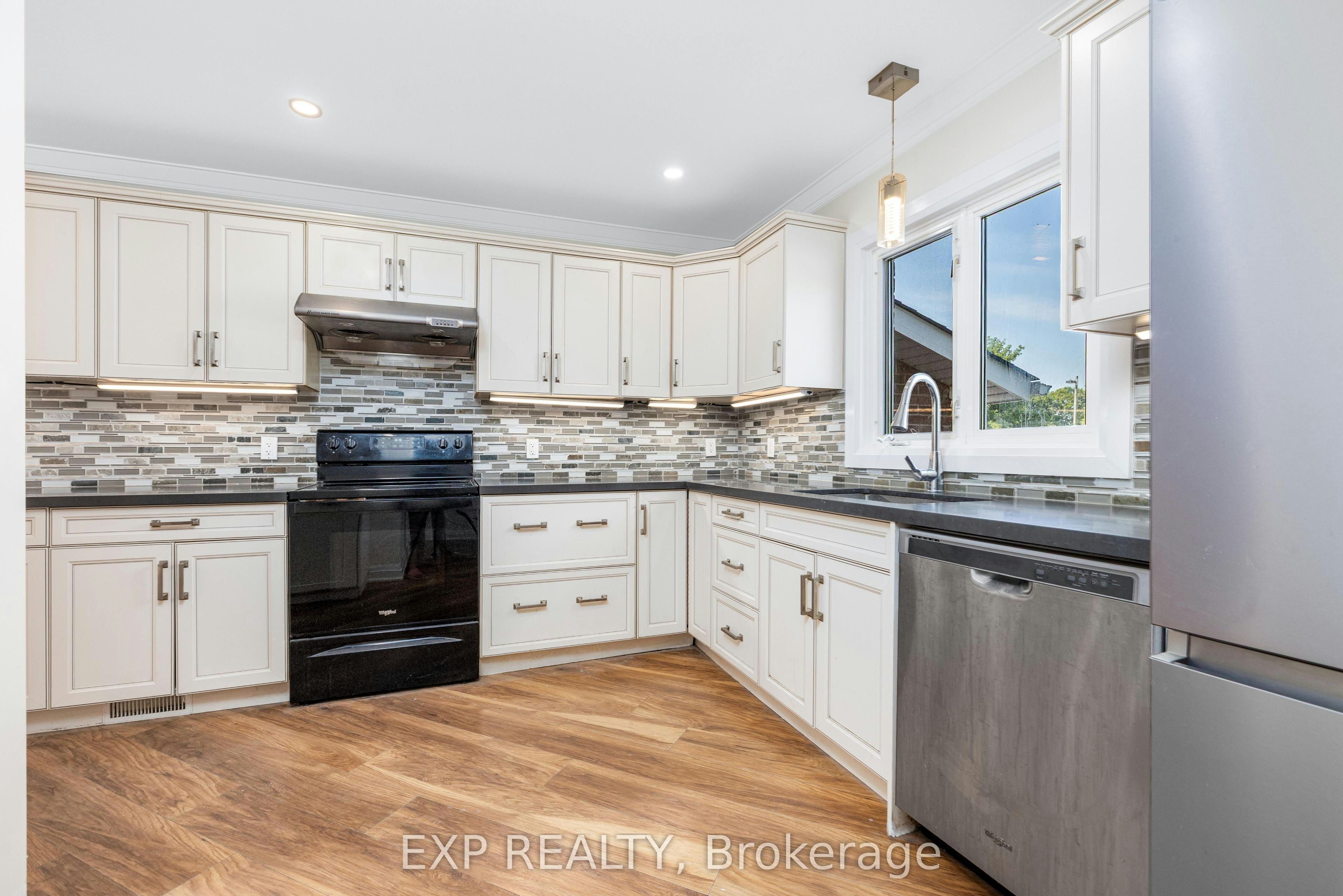 41 Hodgins Avenue, Georgina, ON, L4P 3N1 - 6