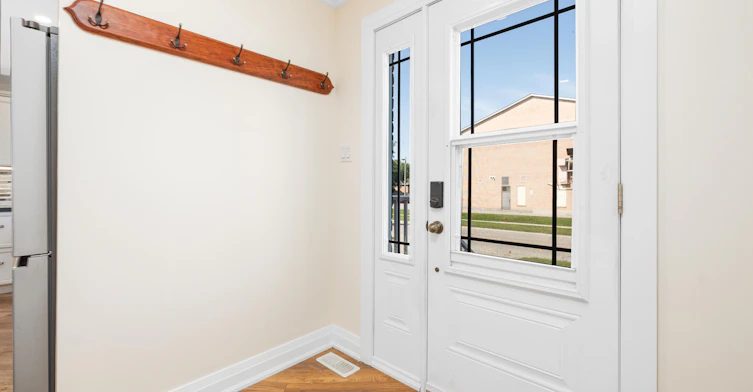41 Hodgins Avenue, Georgina, ON, L4P 3N1 - 3