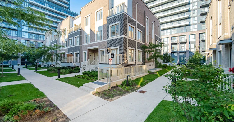 TH83-39 Honeycrisp Crescent, Vaughan, ON, L4K 0N1