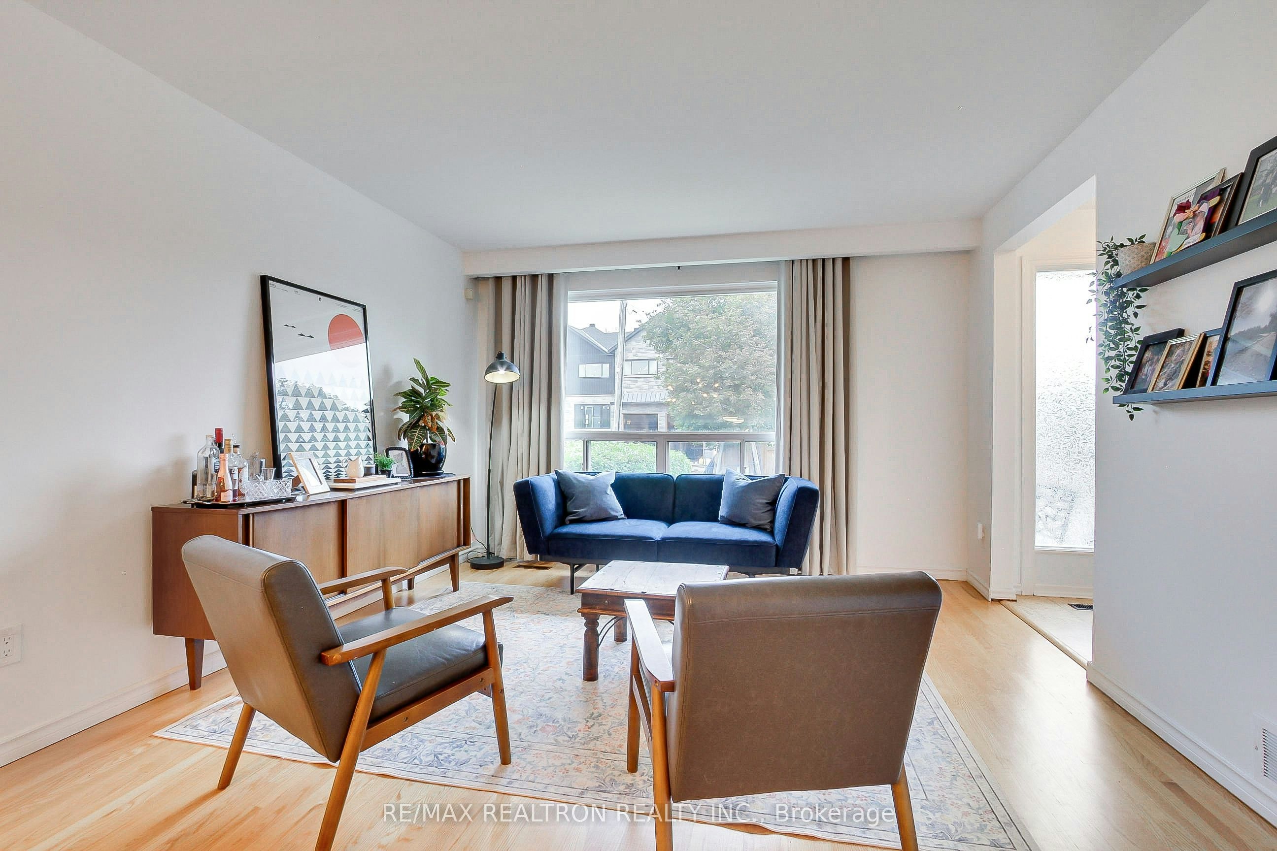 1 Mcdonald Drive, Aurora, ON, L4G 2T4