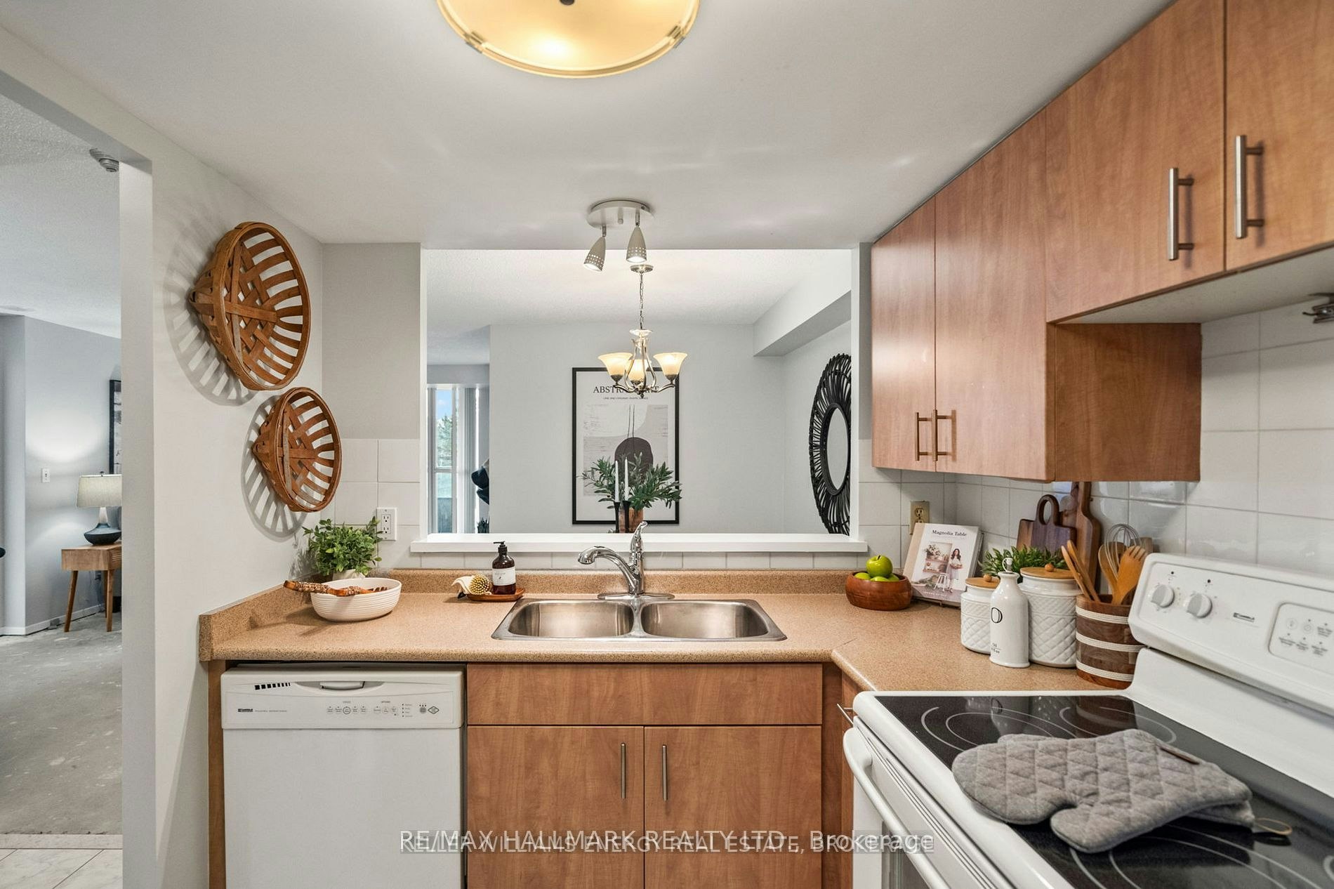312-100 Observatory Lane, Richmond Hill, ON, L4C 1T4 - 7