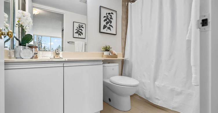 312-100 Observatory Lane, Richmond Hill, ON, L4C 1T4 - 3