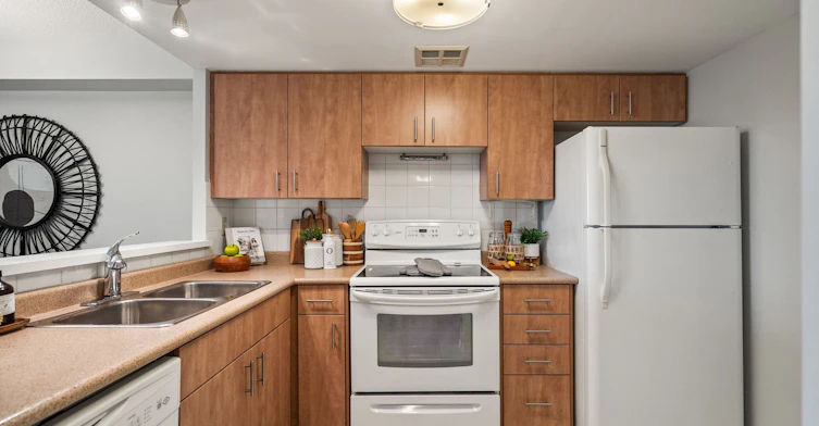 312-100 Observatory Lane, Richmond Hill, ON, L4C 1T4 - 6