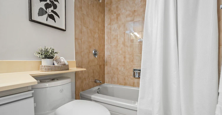 312-100 Observatory Lane, Richmond Hill, ON, L4C 1T4 - 2