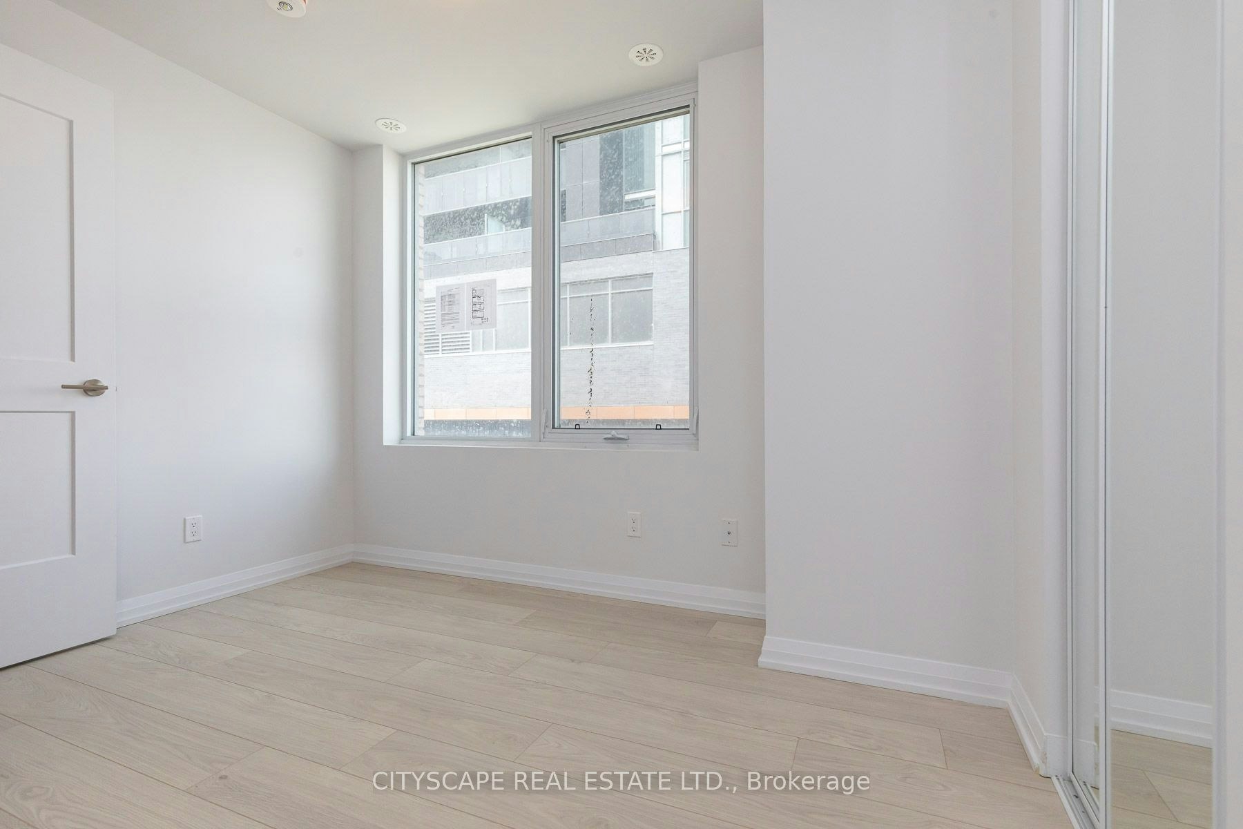 TH - 1-1010 Portage Parkway, Vaughan, ON, L4K 0K3 - 13