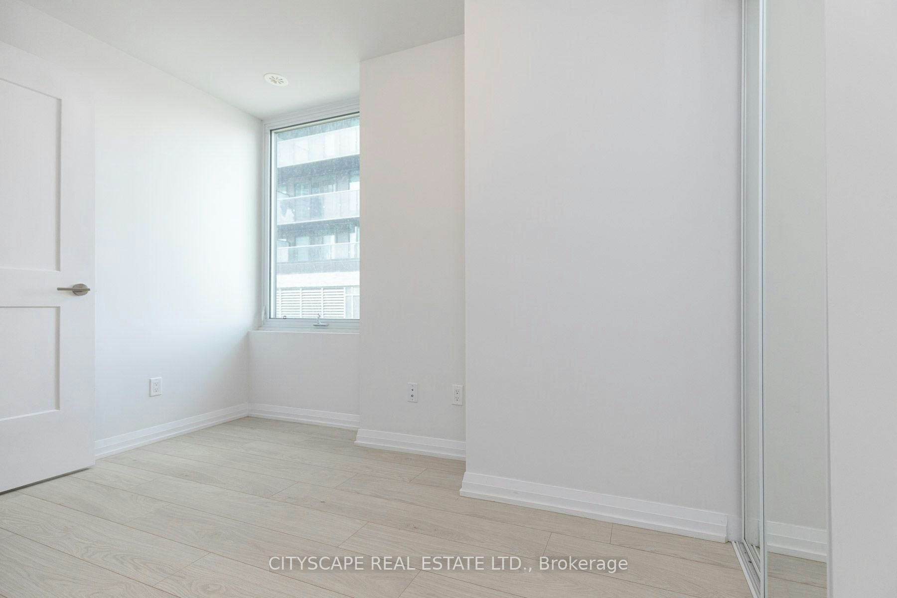 TH - 1-1010 Portage Parkway, Vaughan, ON, L4K 0K3 - 18