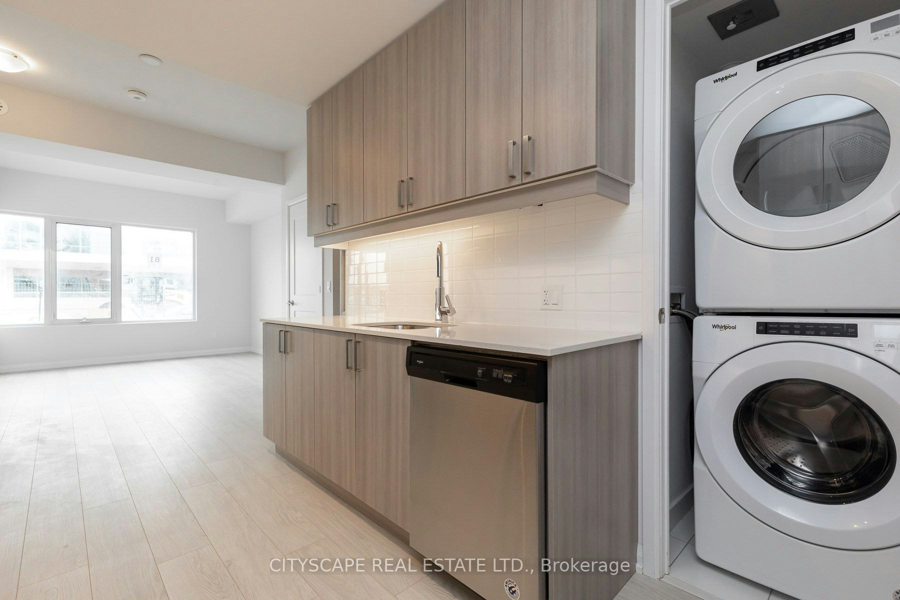 TH - 1-1010 Portage Parkway, Vaughan, ON, L4K 0K3 - 7
