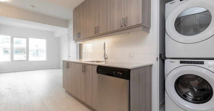 TH - 1-1010 Portage Parkway, Vaughan, ON, L4K 0K3 - 7
