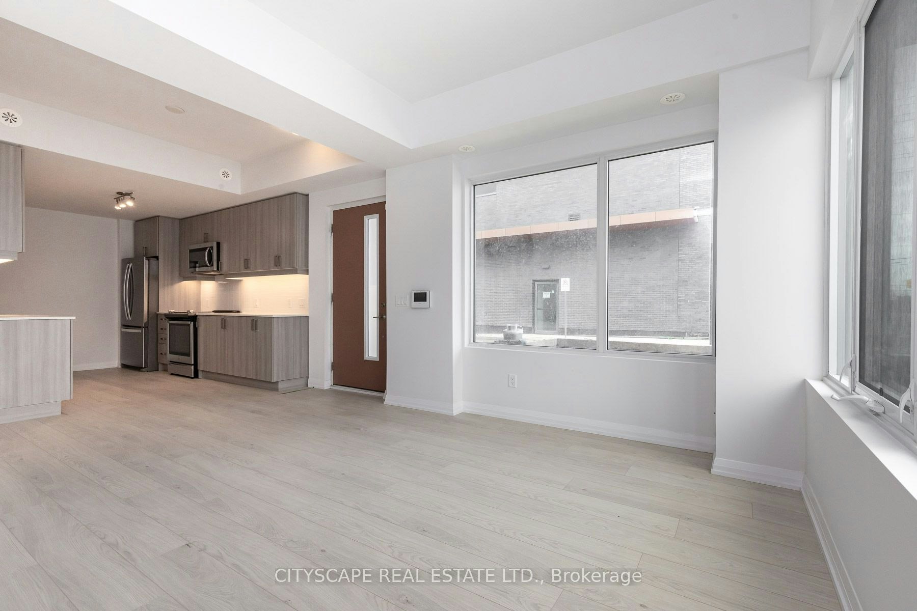 TH - 1-1010 Portage Parkway, Vaughan, ON, L4K 0K3 - 3