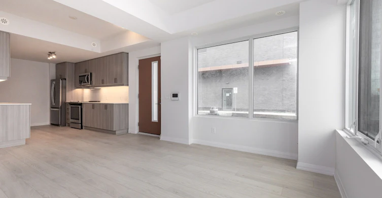 TH - 1-1010 Portage Parkway, Vaughan, ON, L4K 0K3 - 3