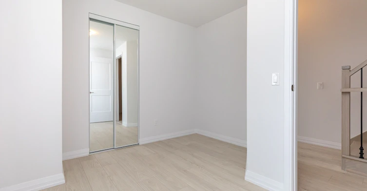 TH - 1-1010 Portage Parkway, Vaughan, ON, L4K 0K3 - 12