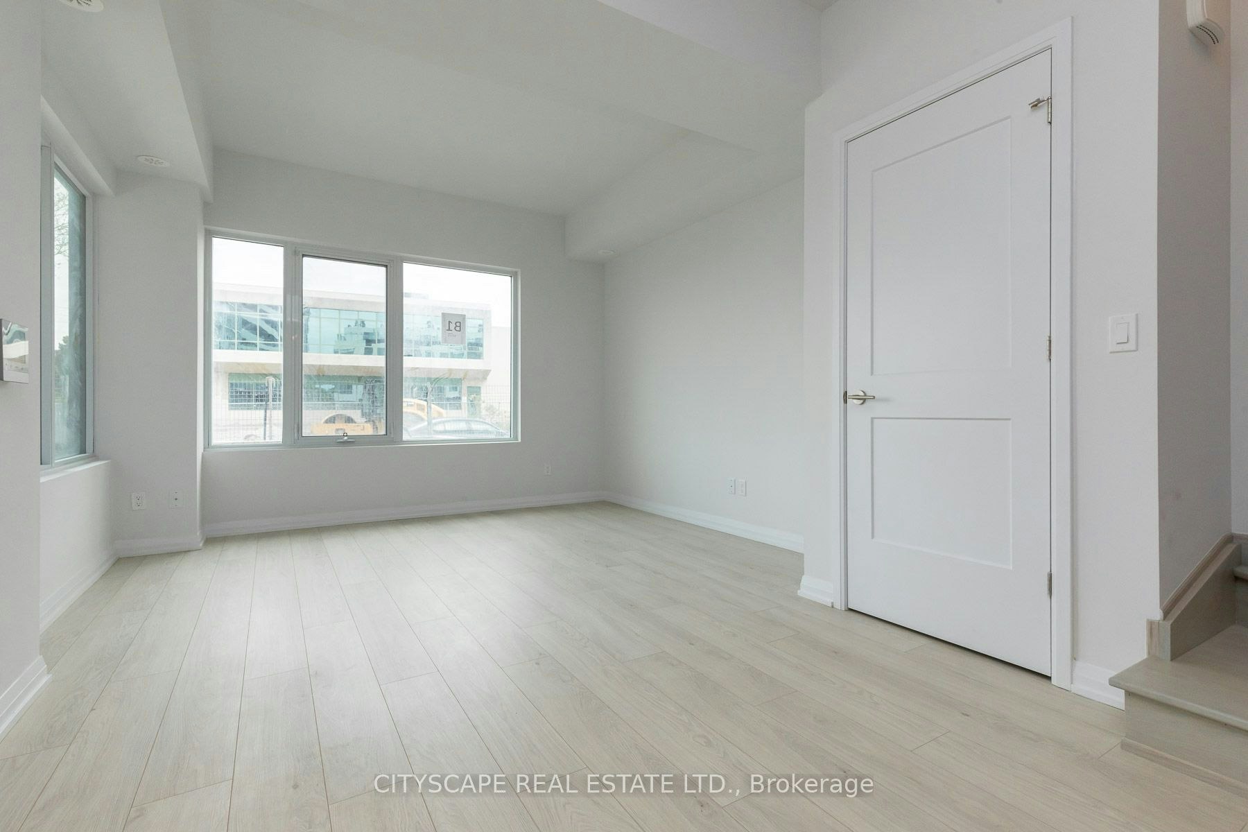 TH - 1-1010 Portage Parkway, Vaughan, ON, L4K 0K3 - 8