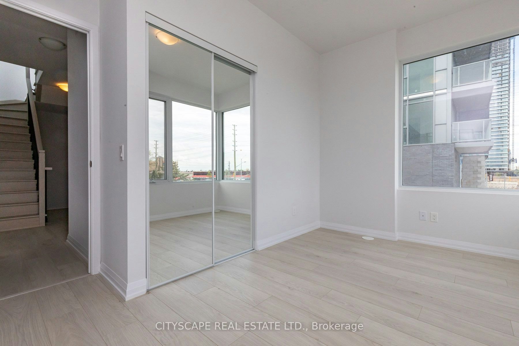 TH - 1-1010 Portage Parkway, Vaughan, ON, L4K 0K3 - 17